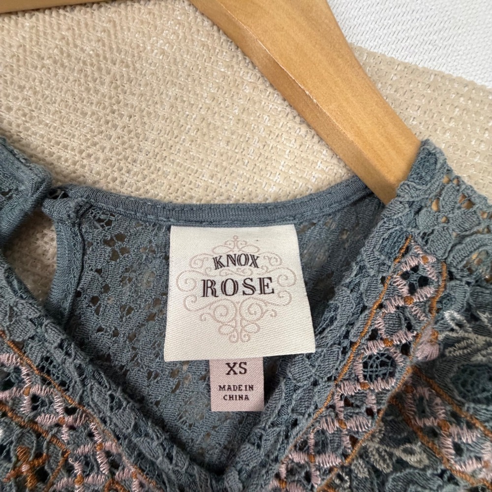 Knox Rose Womens XS Slate Blue Embroidered Crochet Lace Yoke Sleeveless Top Boho - Picture 3 of 7